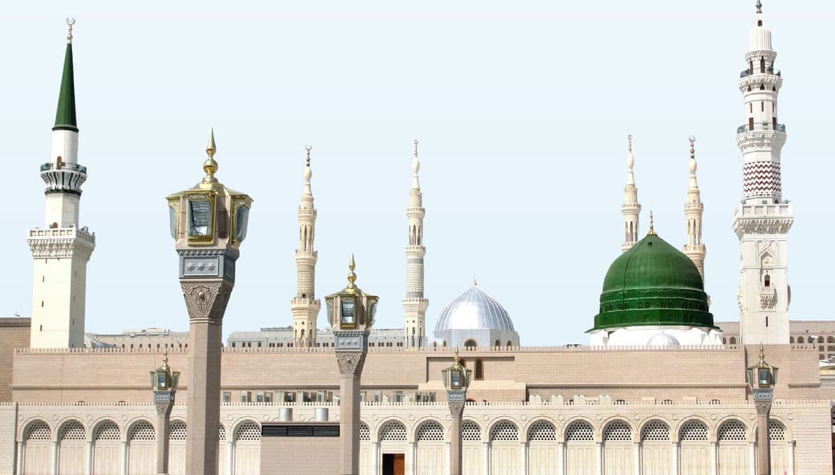 المسجد النبوي في المدينة المنورة بقبته الخضراء ومآذنه
