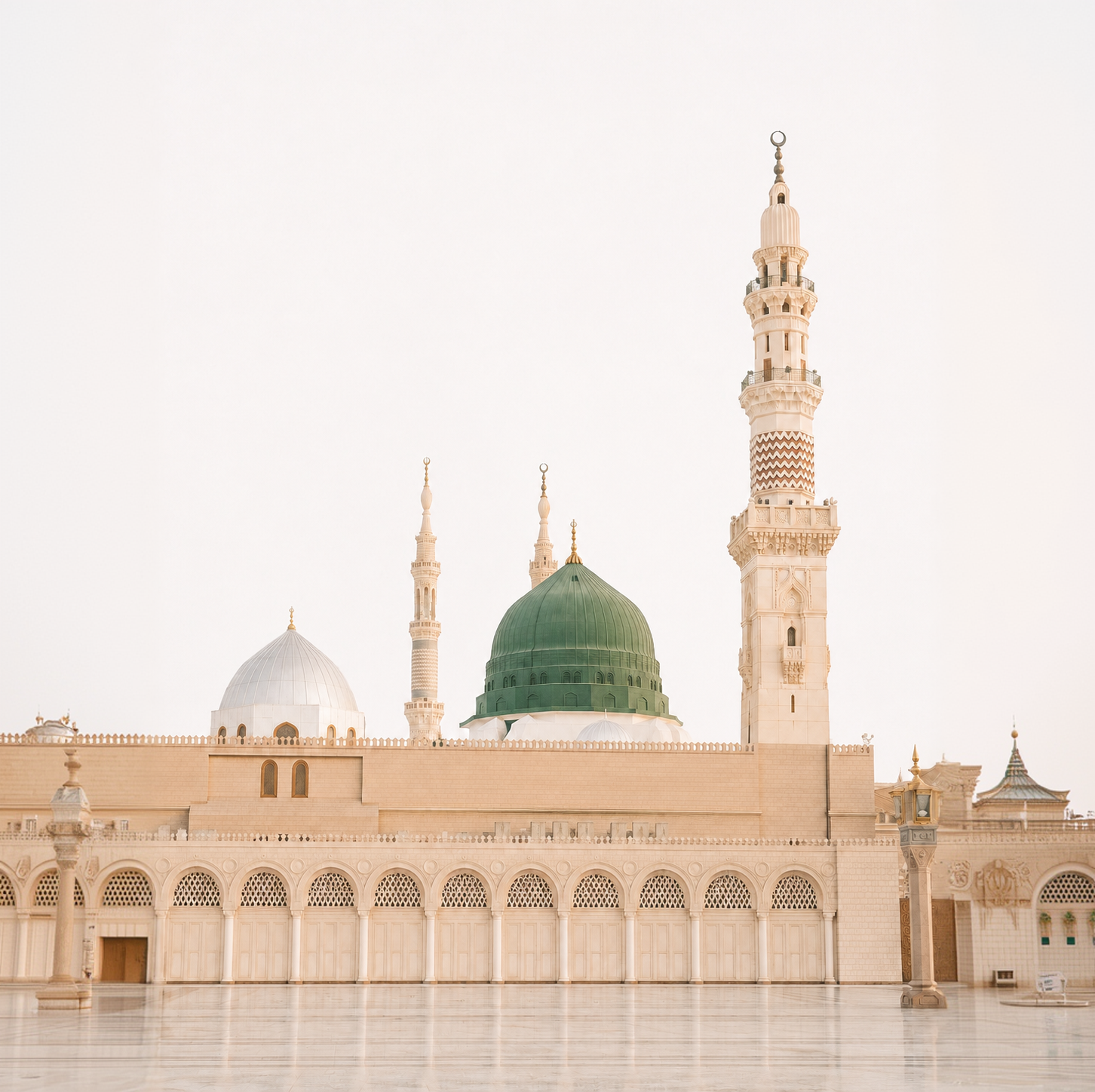 باحة المسجد النبوي في المدينة المنورة